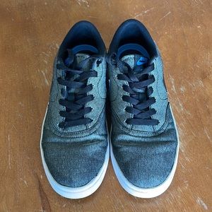 Nike Mens Shoe Size 6.5